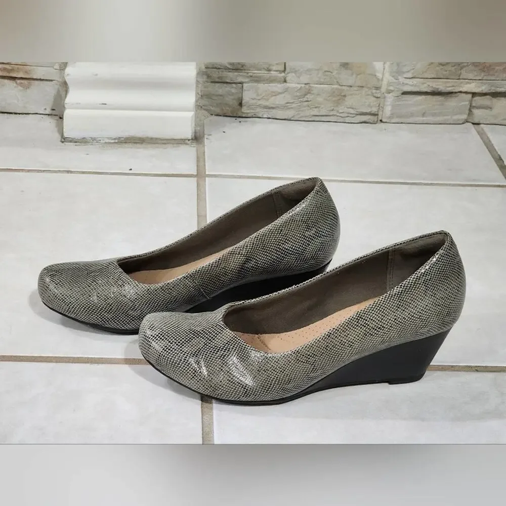Clarks Stone‎ Snakeskin print Flores Tulip Leather Wedge Women's size 7